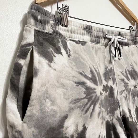 Ardene Curve Gray Tie Dye Fleece Shorts Size 1X - Picture 2 of 8